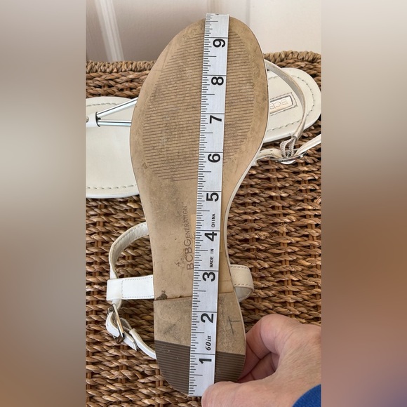 BCBG Generation Funky Leather Thong‎ Sandals White Size 7.5M - Picture 9 of 10